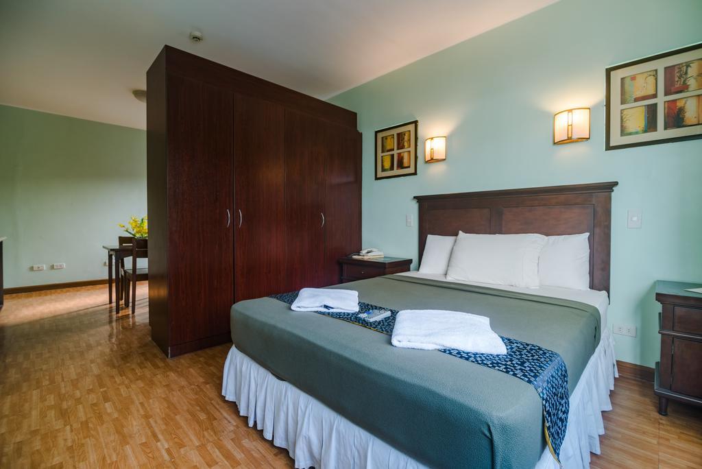 Oftana Suites Mandaue Exteriör bild