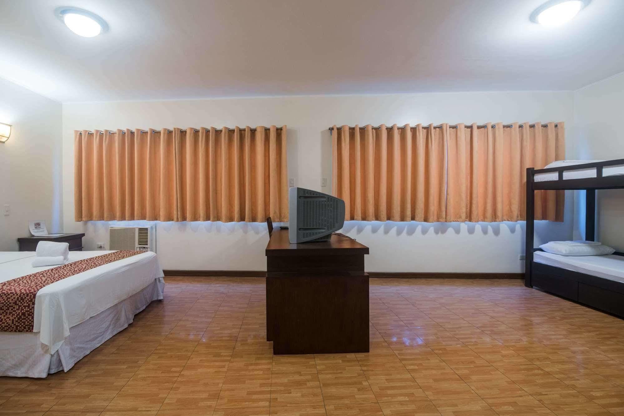 Oftana Suites Mandaue Exteriör bild
