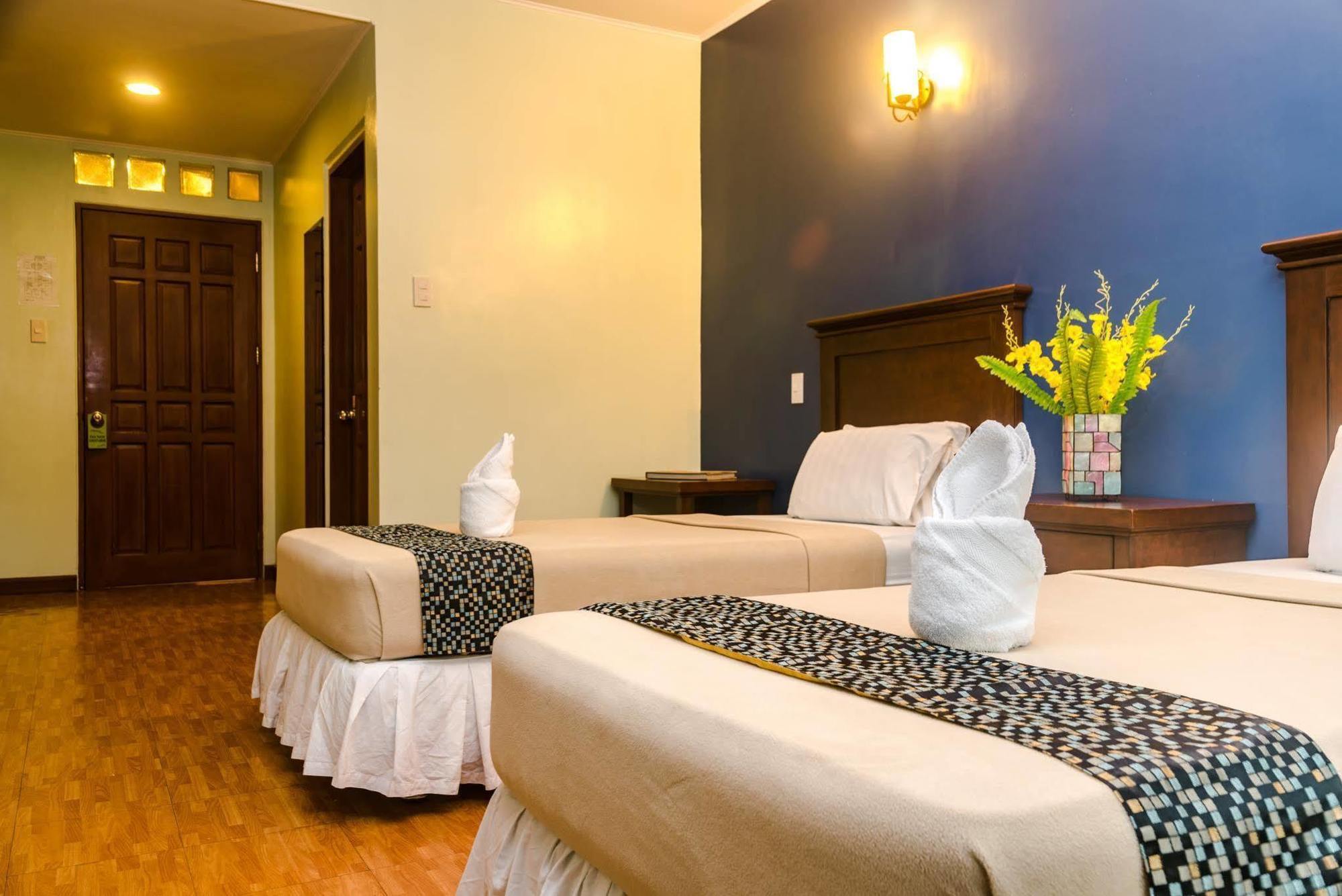 Oftana Suites Mandaue Exteriör bild