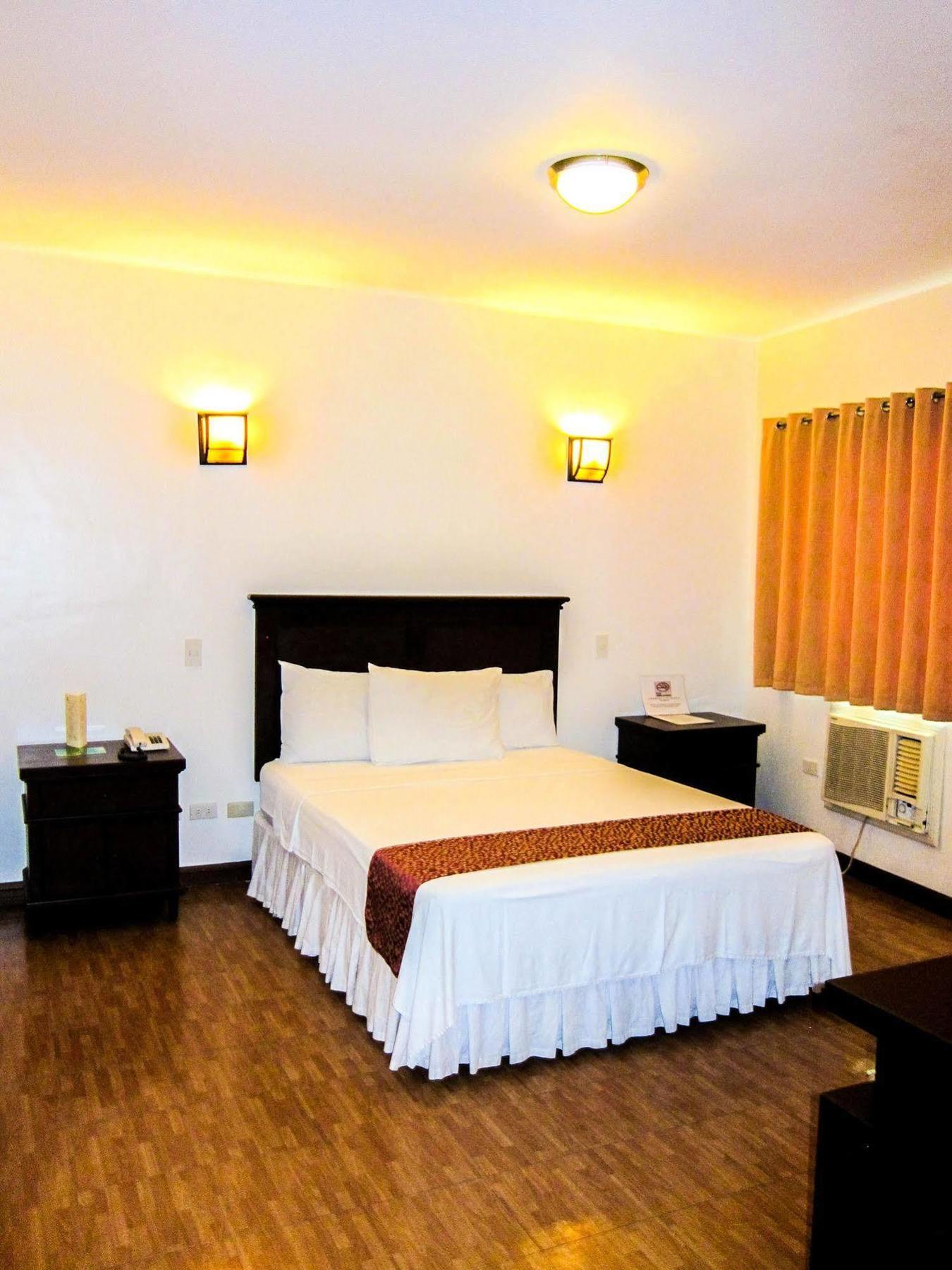 Oftana Suites Mandaue Exteriör bild