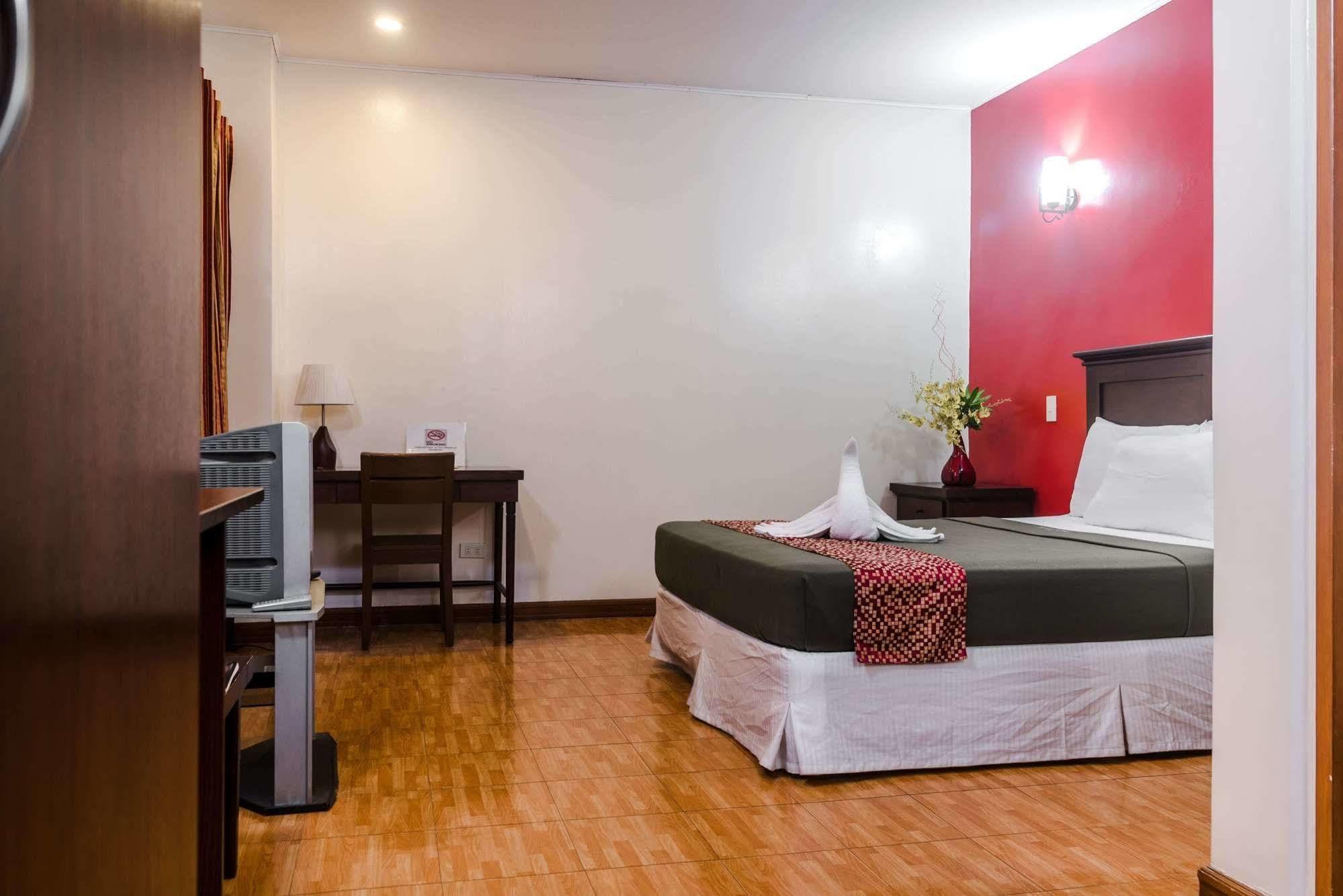 Oftana Suites Mandaue Exteriör bild