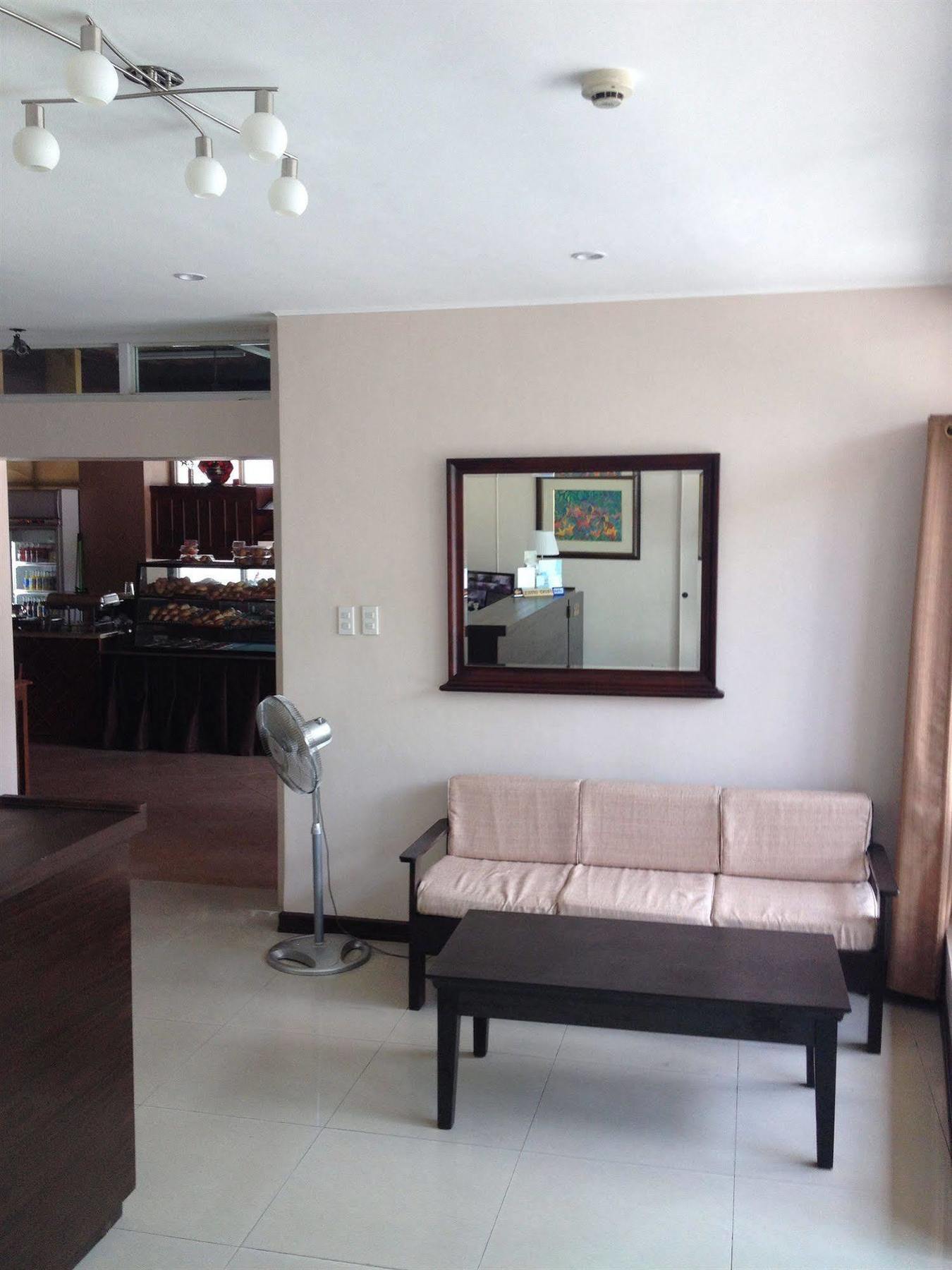 Oftana Suites Mandaue Exteriör bild