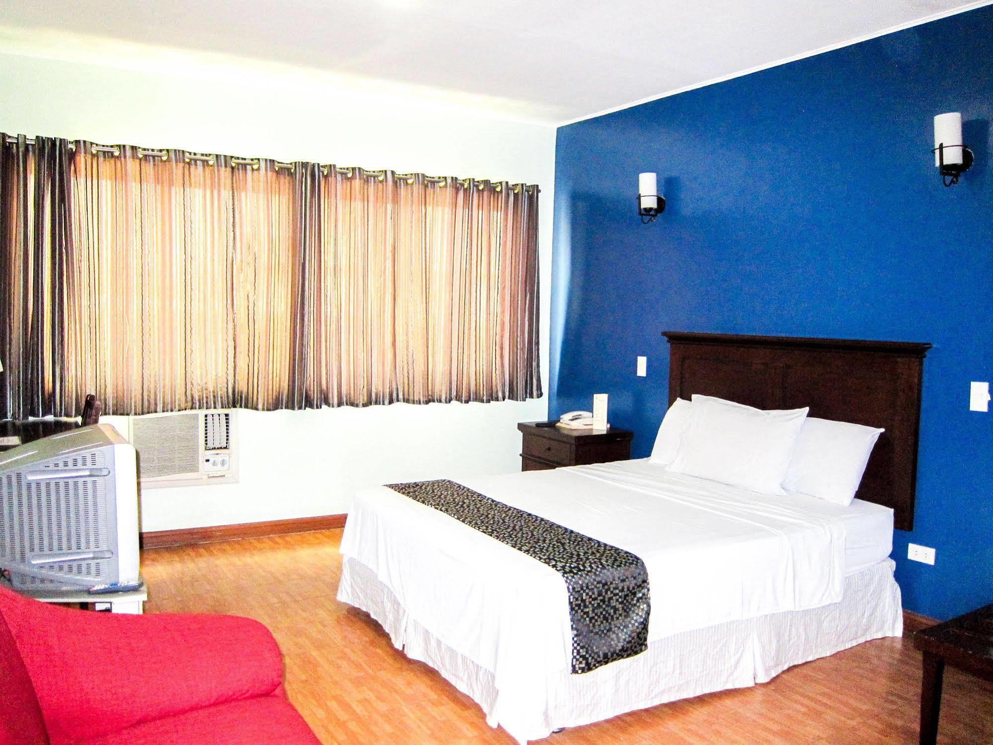 Oftana Suites Mandaue Exteriör bild