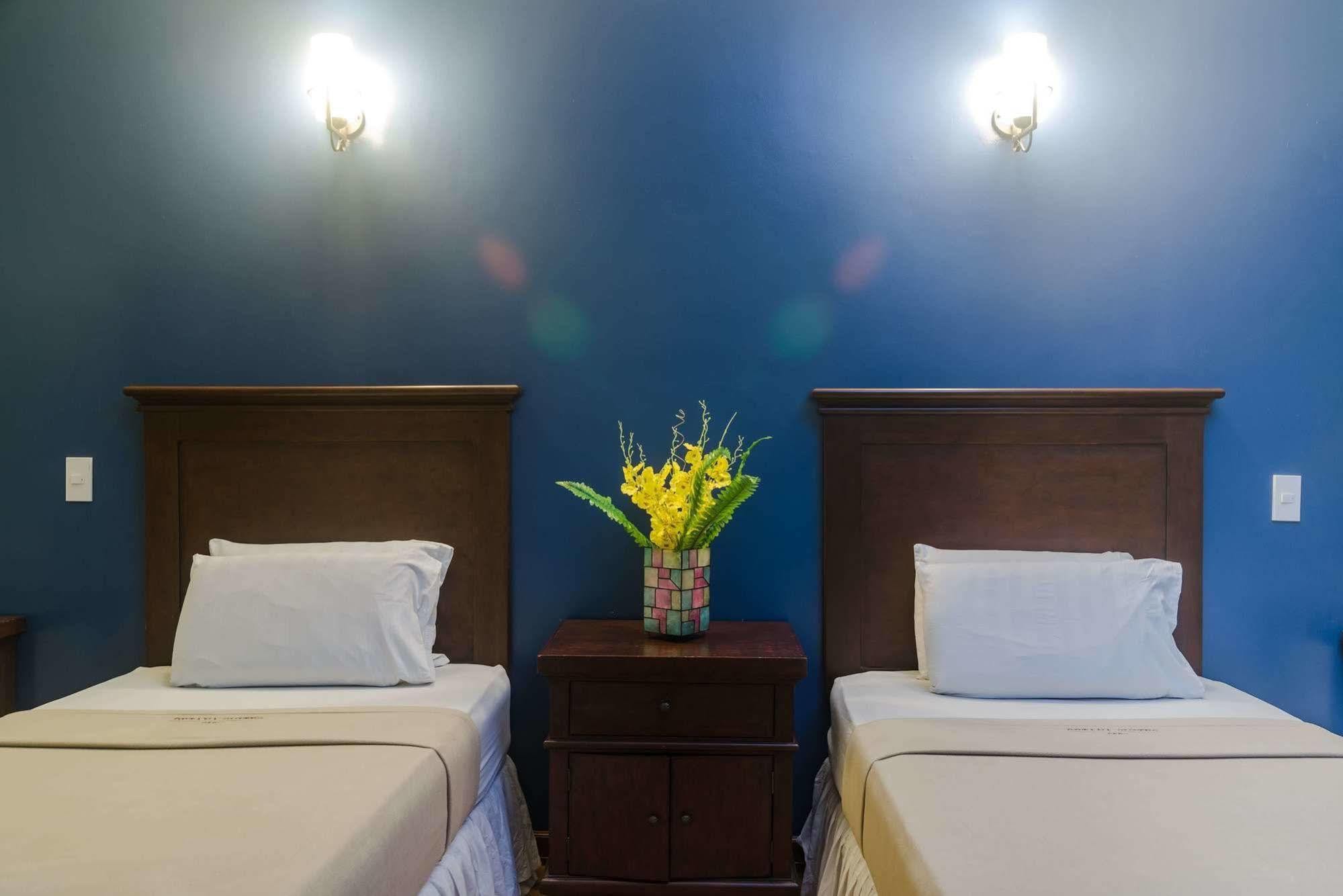 Oftana Suites Mandaue Exteriör bild