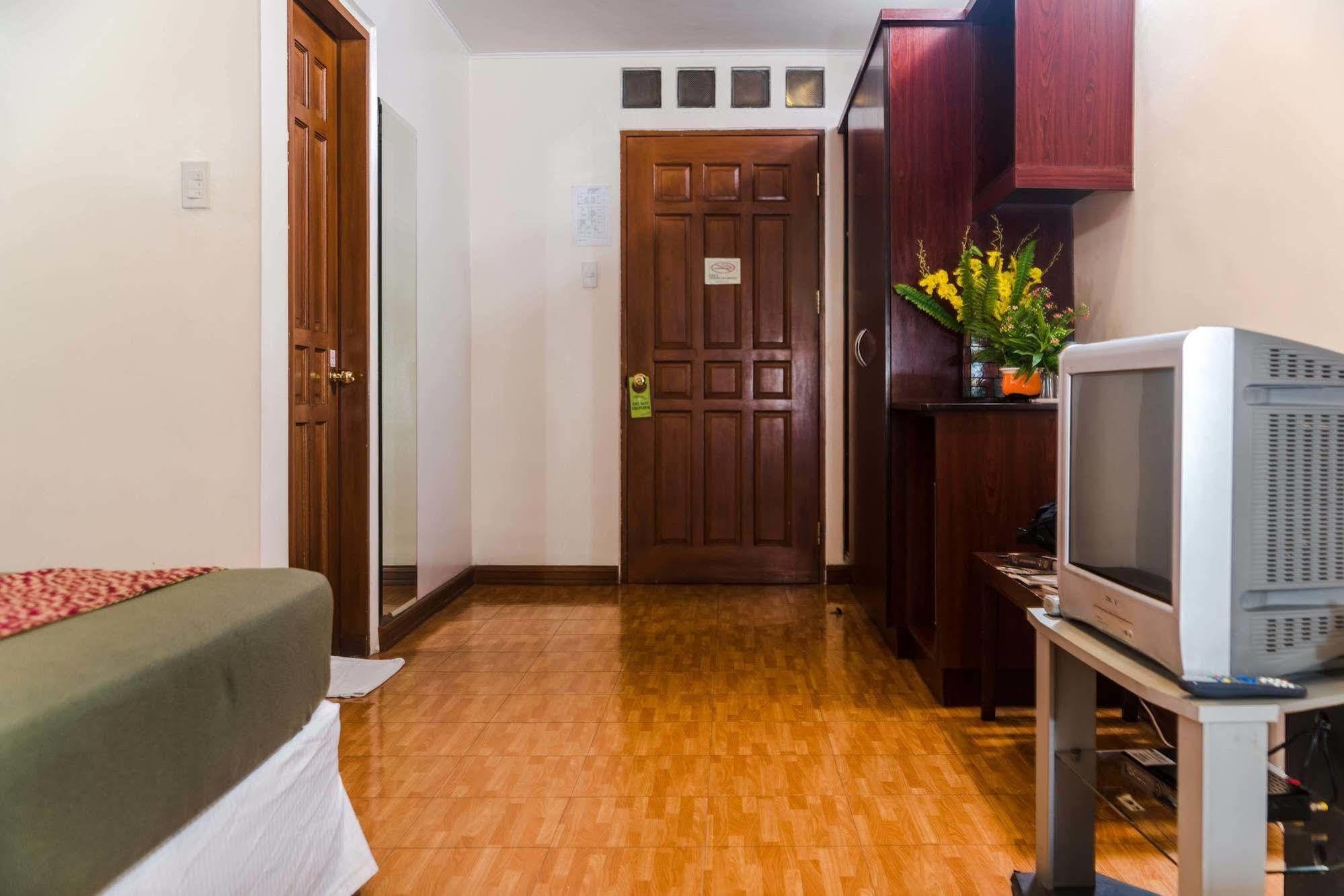 Oftana Suites Mandaue Exteriör bild