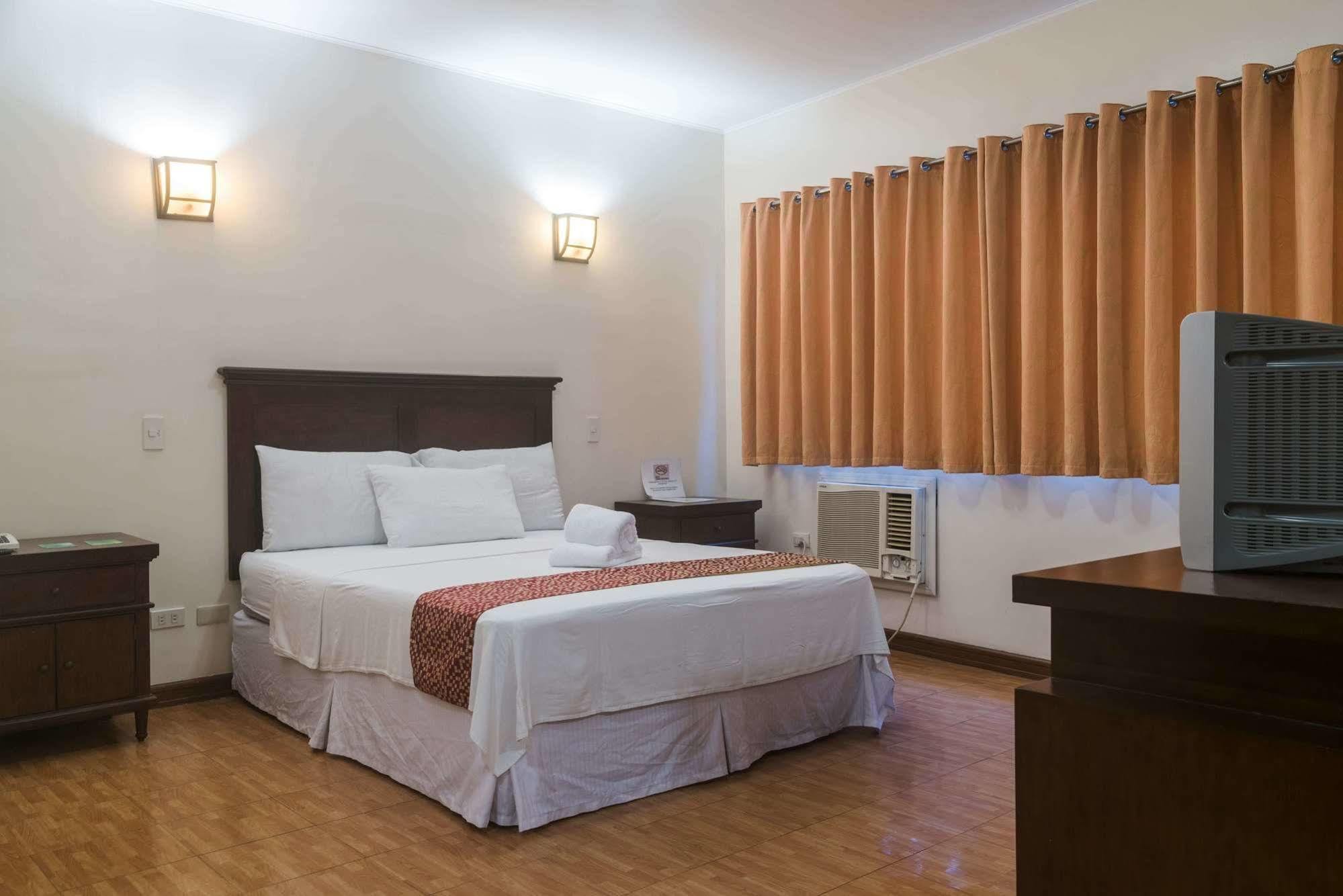 Oftana Suites Mandaue Exteriör bild